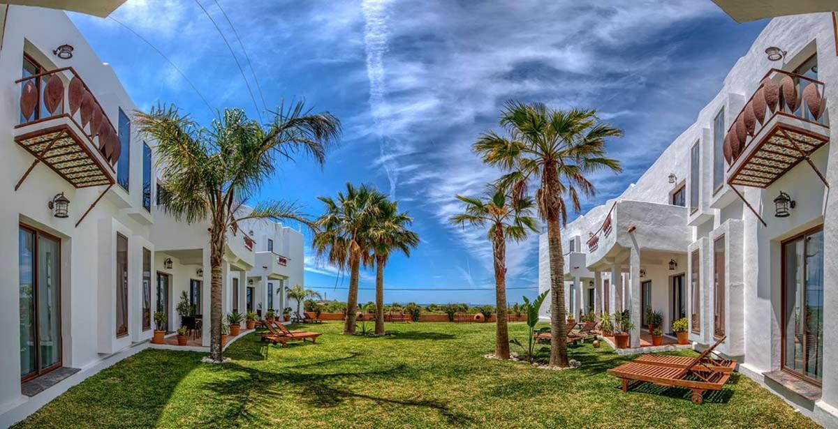 Apartamentos Turisticos Bahia De Trafalgar Zahora Esterno foto